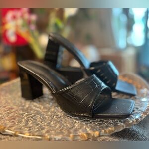 🖤 Minimalist Black Croc Embossed Mule Heels Size 41 • Square Toe Chic Slip-On
